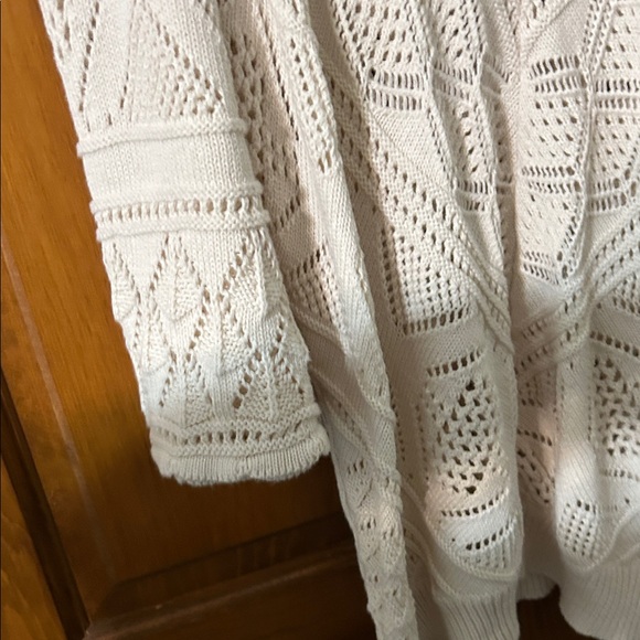 a.n.a Cream Textured Knit Sweater 22 in armpit to armpit and 28 in long. Nice - Picture 5 of 16